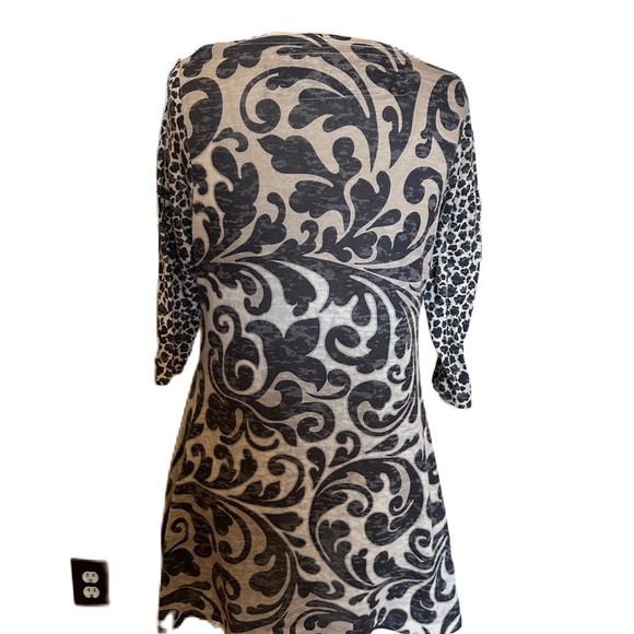 Amma Made In LA Tunic Dress. Size Medium - Picture 2 of 8